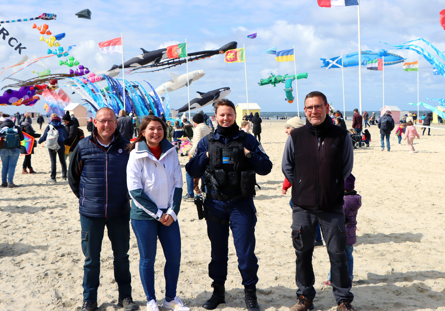 Agents territoriaux de Berck-sur-Mer pendant les rencontres internationales de cerfs-volants en 2024