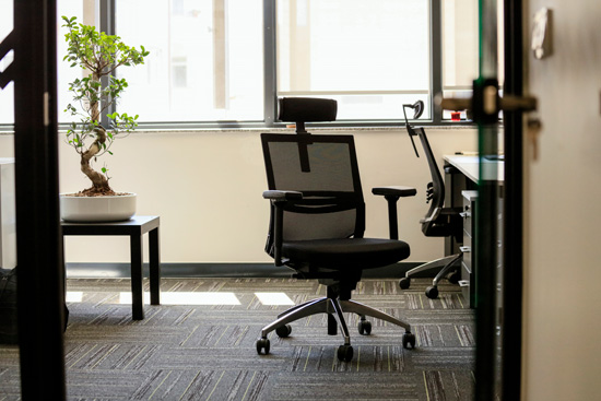 Chaise de bureau vide